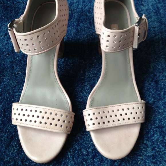 Dusty Rose ECCO 'Omak' Perforated Leather High Heel Sandals 39 - Picture 6 of 7